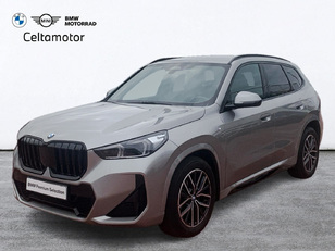 Fotos de BMW X1 xDrive20d color Gris Plata. Año 2024. 120KW(163CV). Híbrido Electro/Diesel. En concesionario Celtamotor Pontevedra de Pontevedra