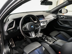 BMW Serie 1 118d color Gris. Año 2024. 110KW(150CV). Diésel. En concesionario Oliva Motor Tarragona de Tarragona