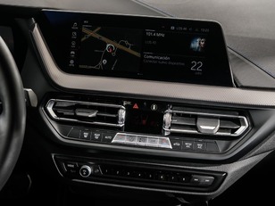 BMW Serie 1 118d color Gris. Año 2024. 110KW(150CV). Diésel. En concesionario Oliva Motor Tarragona de Tarragona