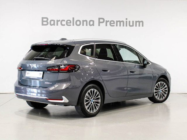 BMW Serie 2 225e Active Tourer color Gris. Año 2023. 180KW(245CV). Híbrido Electro/Gasolina. En concesionario Barcelona Premium -- GRAN VIA de Barcelona