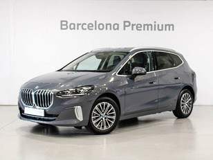 Fotos de BMW Serie 2 225e Active Tourer color Gris. Año 2023. 180KW(245CV). Híbrido Electro/Gasolina. En concesionario Barcelona Premium -- GRAN VIA de Barcelona