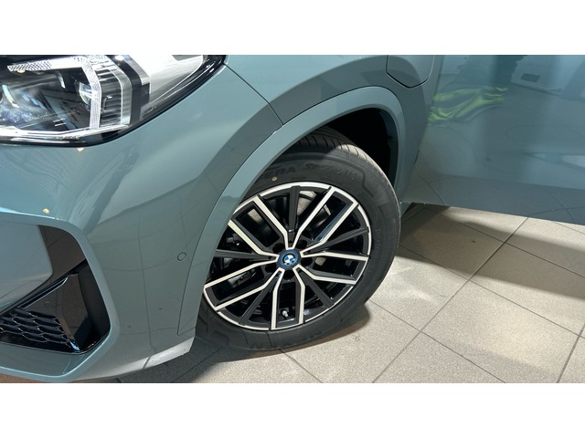 BMW X1 xDrive25e color Verde. Año 2025. 180KW(245CV). Híbrido Electro/Gasolina. En concesionario BYmyCAR Madrid - Alcalá de Madrid