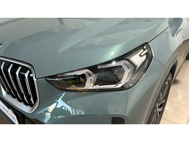 BMW X1 xDrive25e color Verde. Año 2025. 180KW(245CV). Híbrido Electro/Gasolina. En concesionario BYmyCAR Madrid - Alcalá de Madrid