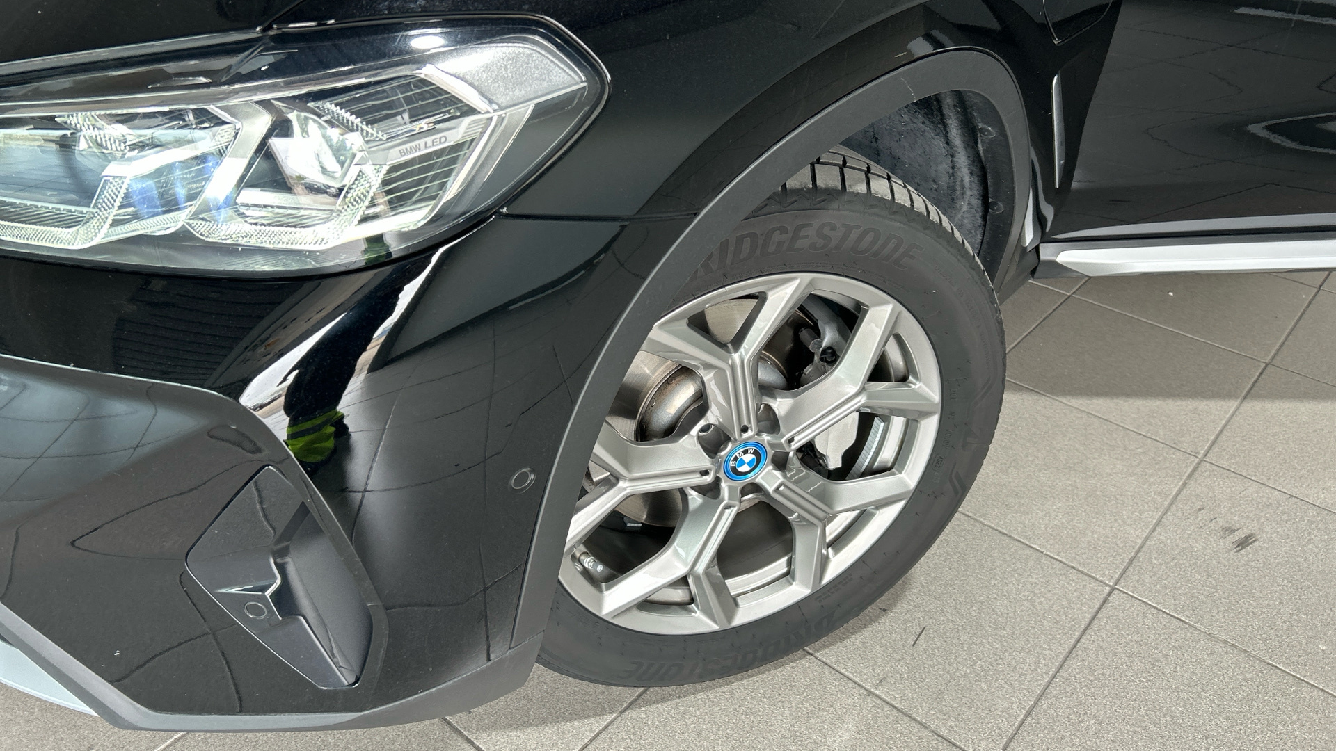 BMW X3 xDrive30e color Negro. Año 2024. 215KW(292CV). Híbrido Electro/Gasolina. En concesionario BYmyCAR Madrid - Alcalá de Madrid