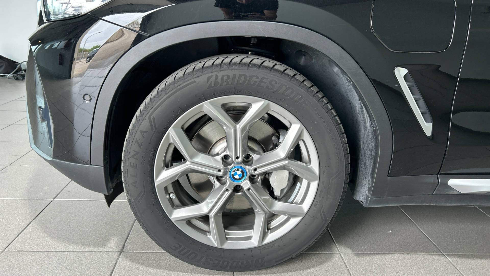 BMW X3 xDrive30e color Negro. Año 2024. 215KW(292CV). Híbrido Electro/Gasolina. En concesionario BYmyCAR Madrid - Alcalá de Madrid
