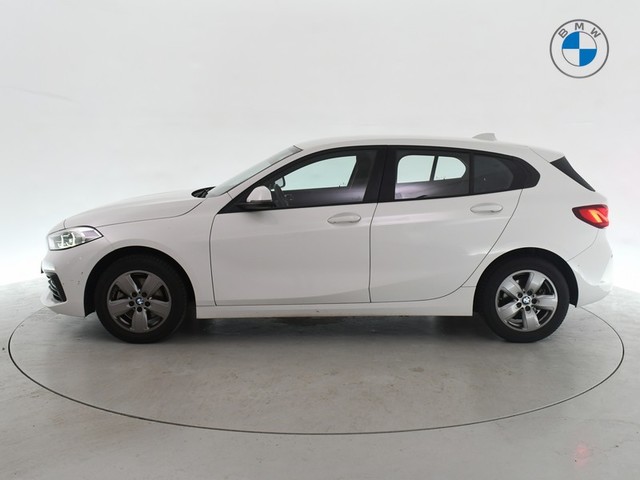 BMW Serie 1 118i color Blanco. Año 2021. 103KW(140CV). Gasolina. En concesionario BYmyCAR Madrid - Alcalá de Madrid