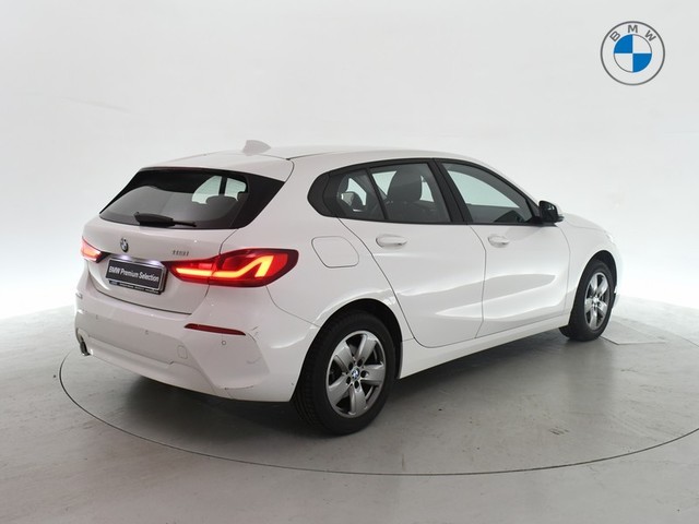 BMW Serie 1 118i color Blanco. Año 2021. 103KW(140CV). Gasolina. En concesionario BYmyCAR Madrid - Alcalá de Madrid