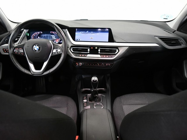 BMW Serie 1 118i color Blanco. Año 2021. 103KW(140CV). Gasolina. En concesionario BYmyCAR Madrid - Alcalá de Madrid