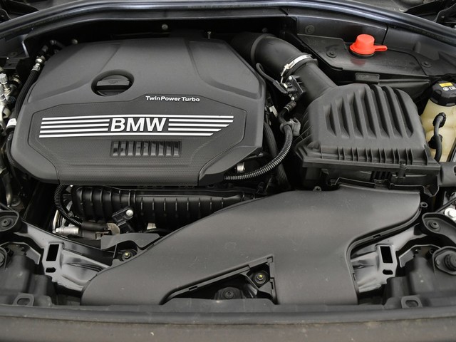 BMW Serie 1 118i color Blanco. Año 2021. 103KW(140CV). Gasolina. En concesionario BYmyCAR Madrid - Alcalá de Madrid