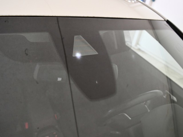 BMW Serie 1 118i color Blanco. Año 2021. 103KW(140CV). Gasolina. En concesionario BYmyCAR Madrid - Alcalá de Madrid