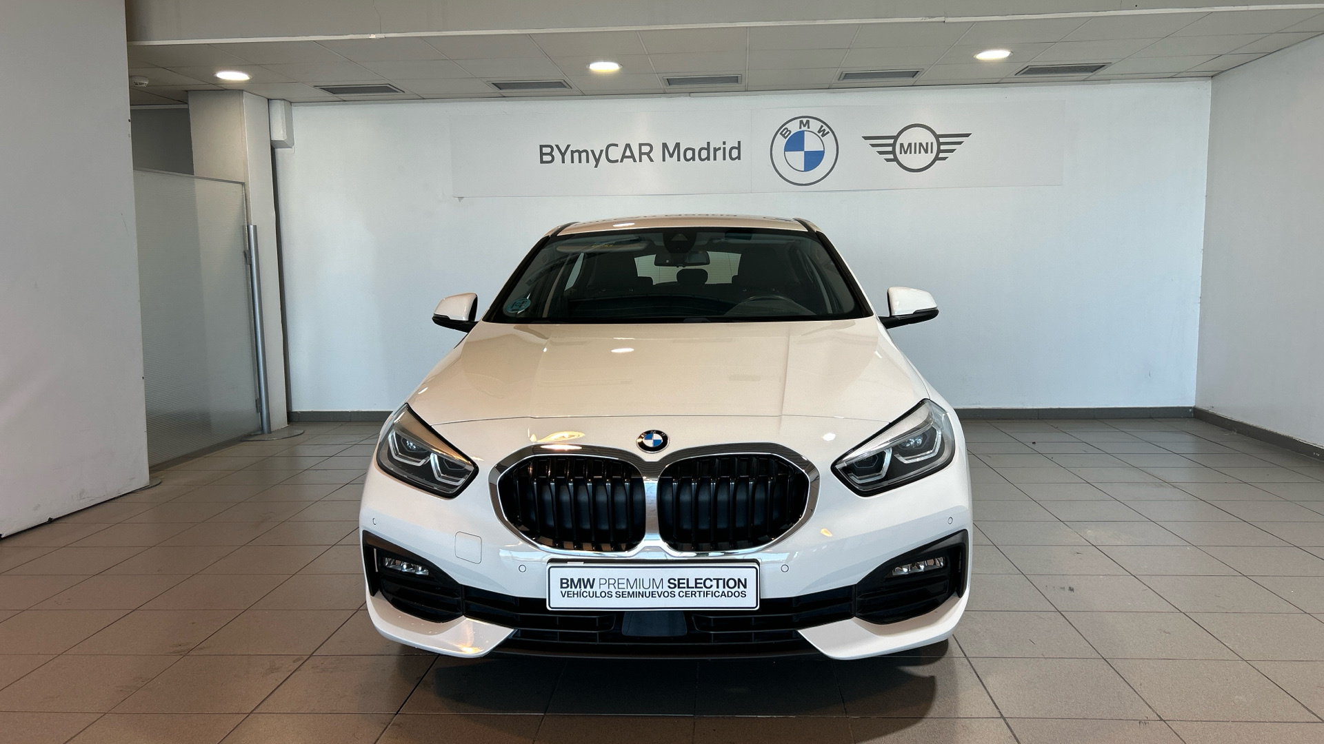 BMW Serie 1 118i color Blanco. Año 2021. 103KW(140CV). Gasolina. En concesionario BYmyCAR Madrid - Alcalá de Madrid