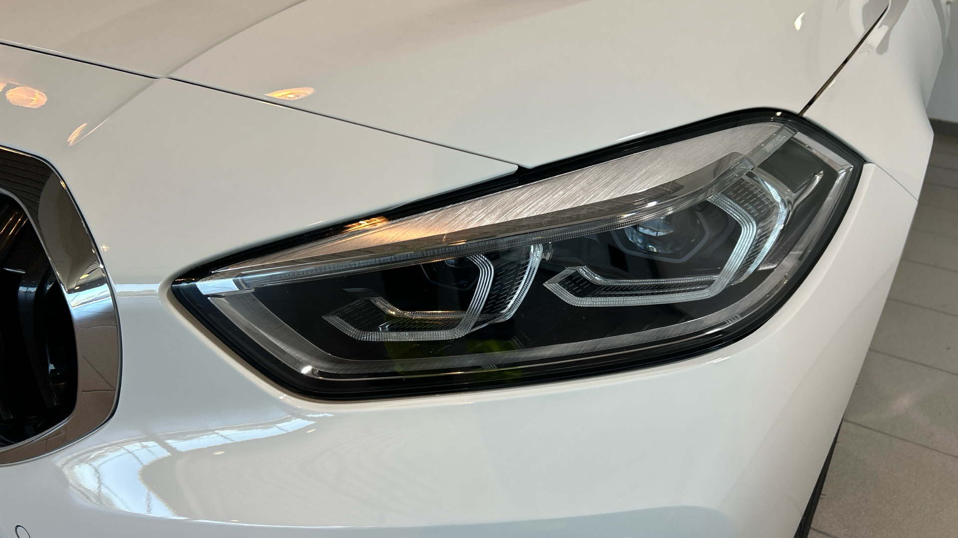 BMW Serie 1 118i color Blanco. Año 2021. 103KW(140CV). Gasolina. En concesionario BYmyCAR Madrid - Alcalá de Madrid