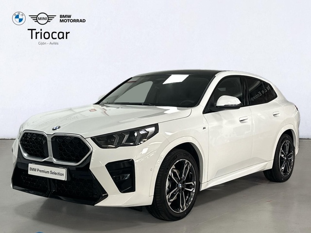 BMW X2 sDrive18d color Blanco. Año 2025. 110KW(150CV). Diésel. En concesionario Triocar Gijón (Bmw y Mini) de Asturias