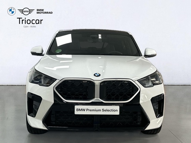 BMW X2 sDrive18d color Blanco. Año 2025. 110KW(150CV). Diésel. En concesionario Triocar Gijón (Bmw y Mini) de Asturias