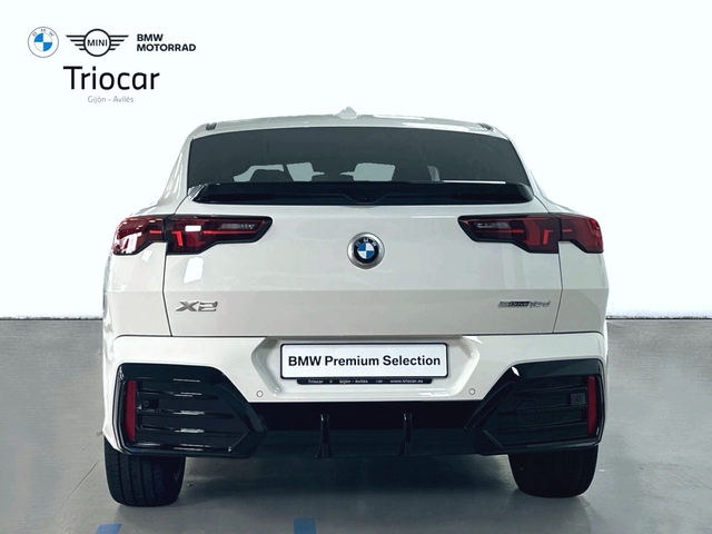 BMW X2 sDrive18d color Blanco. Año 2025. 110KW(150CV). Diésel. En concesionario Triocar Gijón (Bmw y Mini) de Asturias