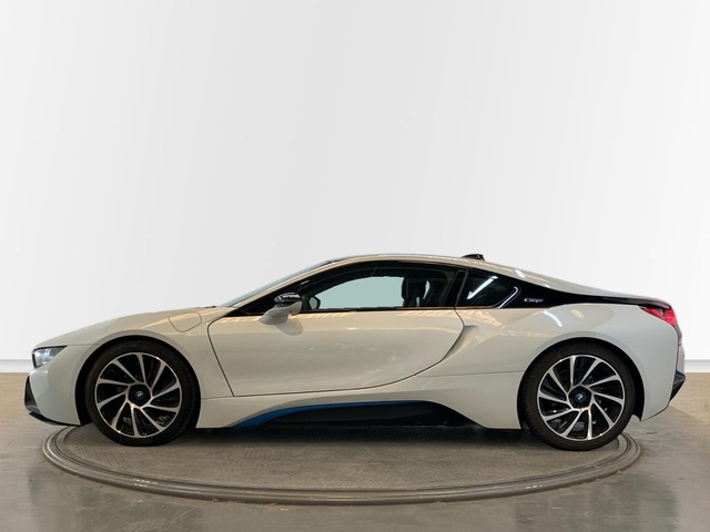 BMW i8 i8 Coupe color Blanco. Año 2020. 275KW(374CV). Híbrido Electro/Gasolina. En concesionario Proa Premium Ibiza de Baleares