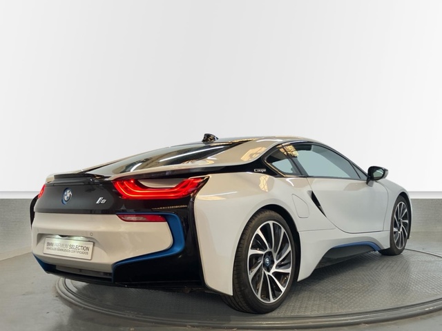 BMW i8 i8 Coupe color Blanco. Año 2020. 275KW(374CV). Híbrido Electro/Gasolina. En concesionario Proa Premium Ibiza de Baleares