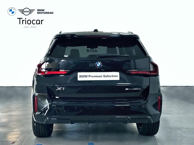 BMW X1 sDrive20d color Negro. Año 2025. 120KW(163CV). Diésel. En concesionario Triocar Gijón (Bmw y Mini) de Asturias