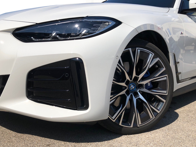 BMW i4 eDrive35 color Blanco. Año 2024. 210KW(286CV). Eléctrico. En concesionario Vehinter Getafe de Madrid