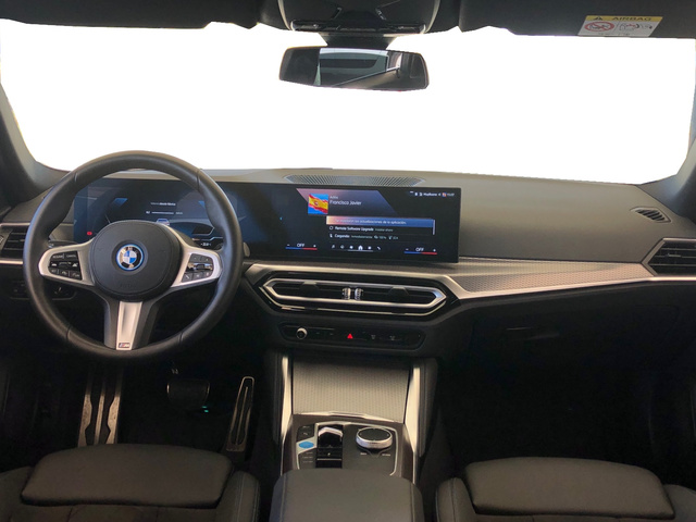BMW i4 eDrive35 color Blanco. Año 2024. 210KW(286CV). Eléctrico. En concesionario Vehinter Getafe de Madrid