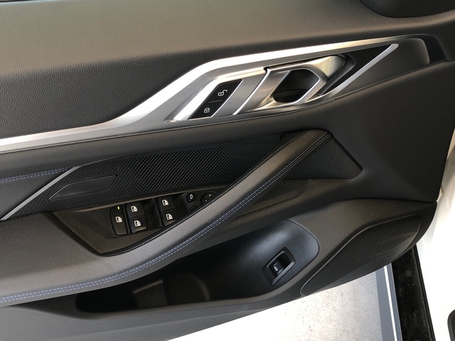 BMW i4 eDrive35 color Blanco. Año 2024. 210KW(286CV). Eléctrico. En concesionario Vehinter Getafe de Madrid
