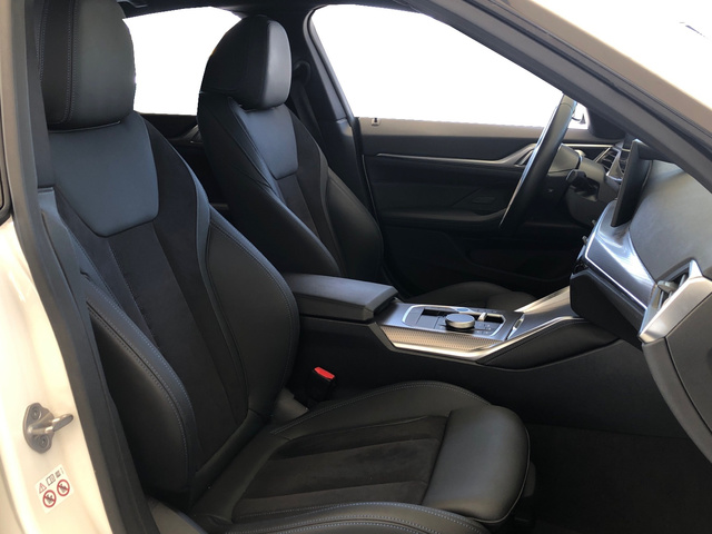 BMW i4 eDrive35 color Blanco. Año 2024. 210KW(286CV). Eléctrico. En concesionario Vehinter Getafe de Madrid