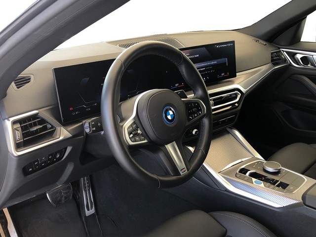 BMW i4 eDrive35 color Blanco. Año 2024. 210KW(286CV). Eléctrico. En concesionario Vehinter Getafe de Madrid