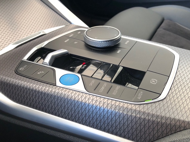 BMW i4 eDrive35 color Blanco. Año 2024. 210KW(286CV). Eléctrico. En concesionario Vehinter Getafe de Madrid