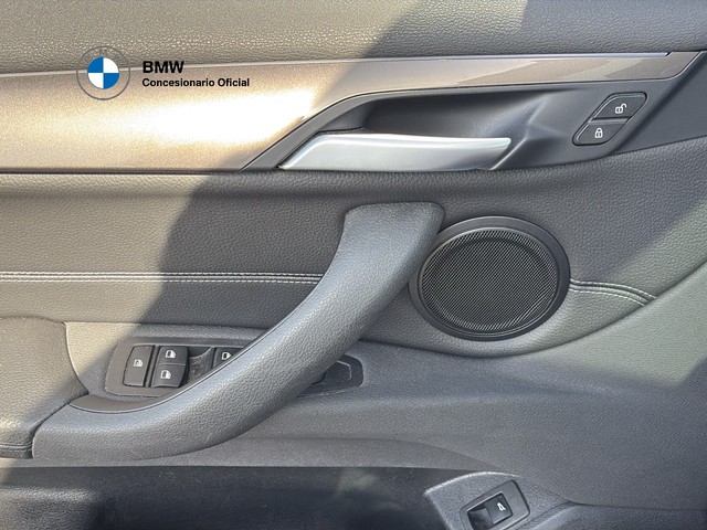 BMW X1 sDrive18d color Naranja. Año 2021. 110KW(150CV). Diésel. En concesionario BMW Avilcar Ávila de Ávila