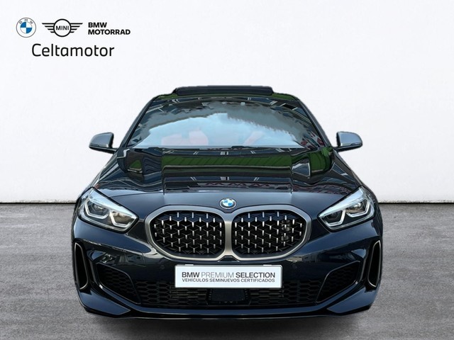 BMW Serie 1 M135i color Negro. Año 2021. 225KW(306CV). Gasolina. En concesionario Celtamotor Vigo de Pontevedra
