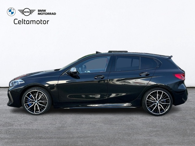 BMW Serie 1 M135i color Negro. Año 2021. 225KW(306CV). Gasolina. En concesionario Celtamotor Vigo de Pontevedra