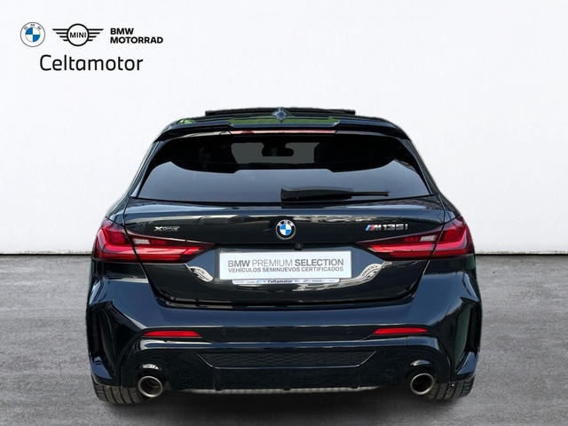 BMW Serie 1 M135i color Negro. Año 2021. 225KW(306CV). Gasolina. En concesionario Celtamotor Vigo de Pontevedra
