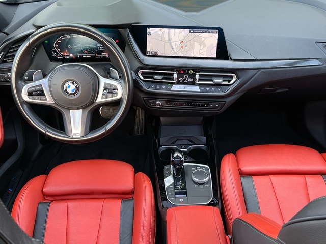 BMW Serie 1 M135i color Negro. Año 2021. 225KW(306CV). Gasolina. En concesionario Celtamotor Vigo de Pontevedra