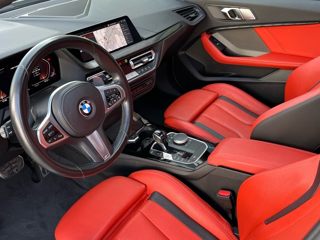 BMW Serie 1 M135i color Negro. Año 2021. 225KW(306CV). Gasolina. En concesionario Celtamotor Vigo de Pontevedra