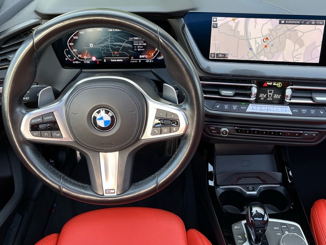 BMW Serie 1 M135i color Negro. Año 2021. 225KW(306CV). Gasolina. En concesionario Celtamotor Vigo de Pontevedra