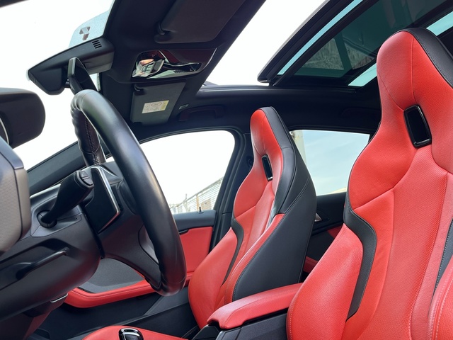 BMW Serie 1 M135i color Negro. Año 2021. 225KW(306CV). Gasolina. En concesionario Celtamotor Vigo de Pontevedra