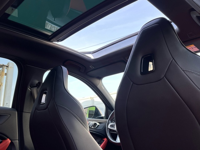 BMW Serie 1 M135i color Negro. Año 2021. 225KW(306CV). Gasolina. En concesionario Celtamotor Vigo de Pontevedra