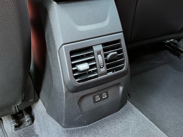 BMW Serie 1 M135i color Negro. Año 2021. 225KW(306CV). Gasolina. En concesionario Celtamotor Vigo de Pontevedra