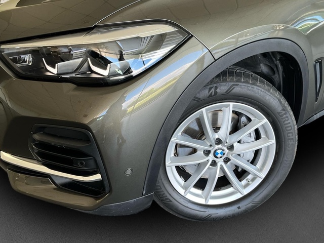 BMW X5 xDrive30d color Verde. Año 2023. 210KW(286CV). Diésel. En concesionario Murcia Premium S.L. AV DEL ROCIO de Murcia
