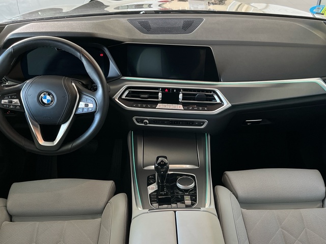 BMW X5 xDrive30d color Verde. Año 2023. 210KW(286CV). Diésel. En concesionario Murcia Premium S.L. AV DEL ROCIO de Murcia