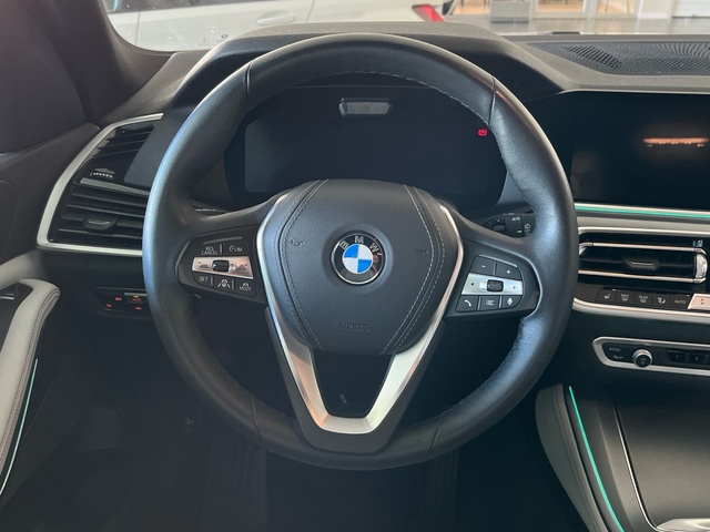 BMW X5 xDrive30d color Verde. Año 2023. 210KW(286CV). Diésel. En concesionario Murcia Premium S.L. AV DEL ROCIO de Murcia