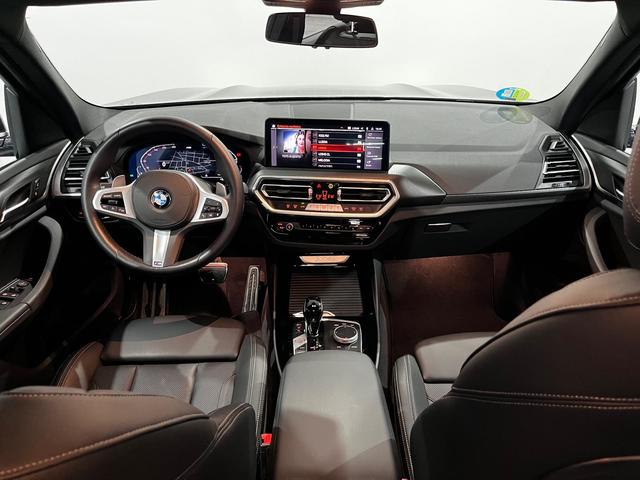 BMW X3 xDrive20d color Negro. Año 2022. 140KW(190CV). Diésel. En concesionario Unicars Ponent de Lleida