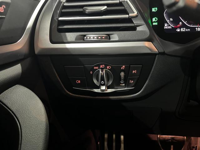 BMW X3 xDrive20d color Negro. Año 2022. 140KW(190CV). Diésel. En concesionario Unicars Ponent de Lleida