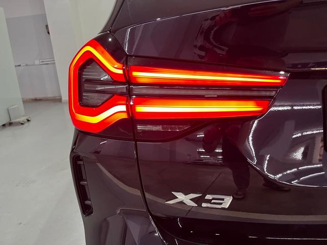 BMW X3 xDrive20d color Negro. Año 2022. 140KW(190CV). Diésel. En concesionario Unicars Ponent de Lleida