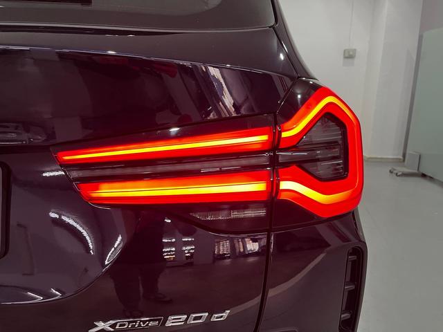 BMW X3 xDrive20d color Negro. Año 2022. 140KW(190CV). Diésel. En concesionario Unicars Ponent de Lleida