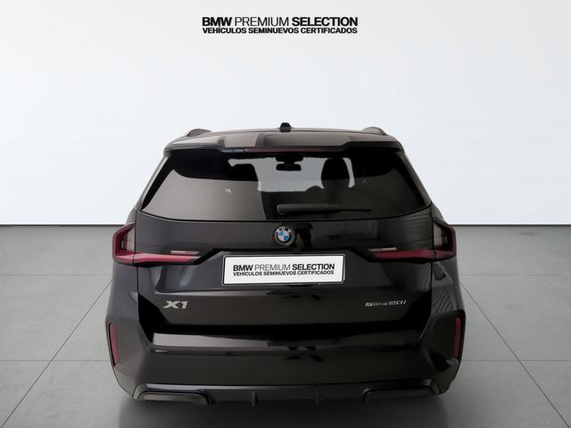 BMW X1 sDrive20i color Negro. Año 2023. 125KW(170CV). Híbrido Electro/Gasolina. En concesionario Automotor Premium Velázquez - Málaga de Málaga