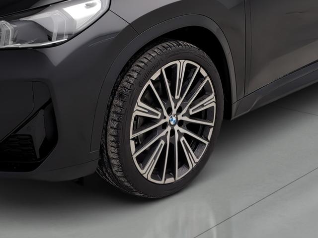 BMW X1 sDrive20i color Negro. Año 2023. 125KW(170CV). Híbrido Electro/Gasolina. En concesionario Automotor Premium Velázquez - Málaga de Málaga