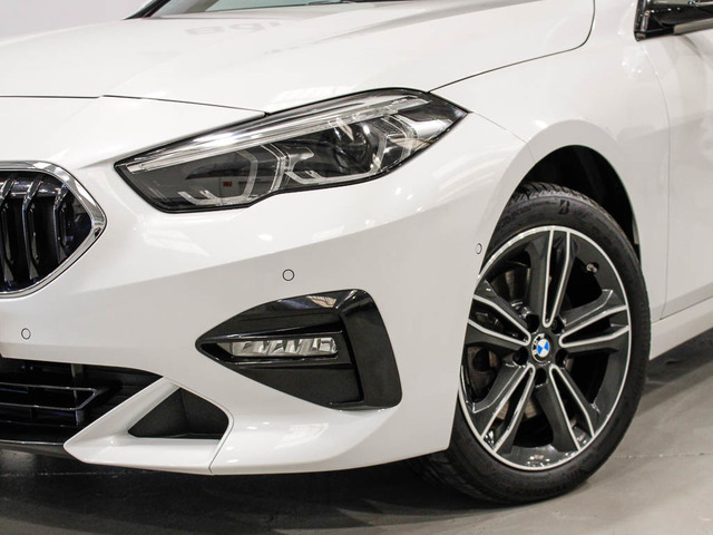 BMW Serie 2 218d Gran Coupe color Blanco. Año 2024. 110KW(150CV). Diésel. En concesionario Barcelona Premium -- GRAN VIA de Barcelona