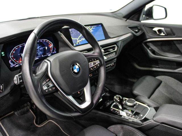 BMW Serie 2 218d Gran Coupe color Blanco. Año 2024. 110KW(150CV). Diésel. En concesionario Barcelona Premium -- GRAN VIA de Barcelona