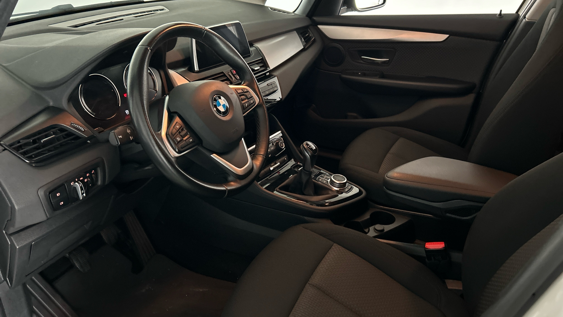 BMW Serie 2 216d Active Tourer color Blanco. Año 2021. 85KW(116CV). Diésel. En concesionario BYmyCAR Madrid - Alcalá de Madrid
